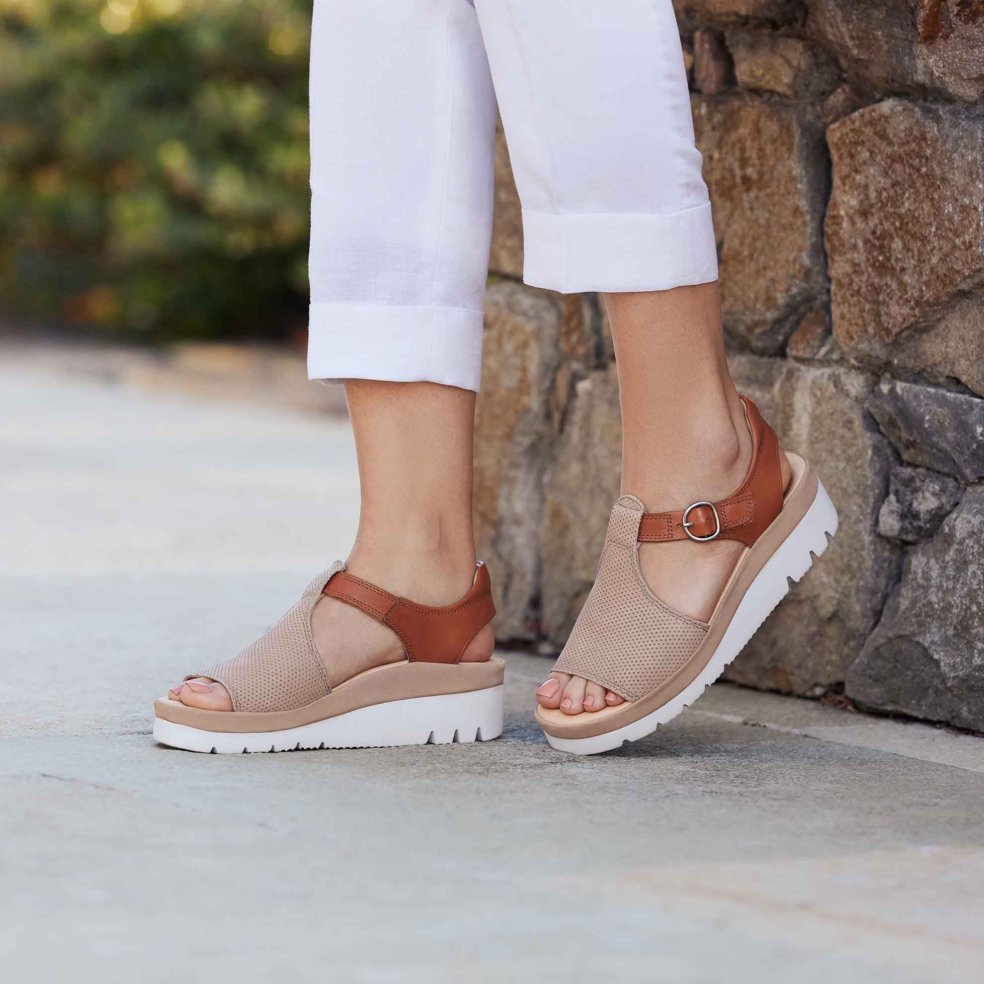 Women's Portola T-Strap Sandal | Taupe Nubuck – Samuel Hubbard